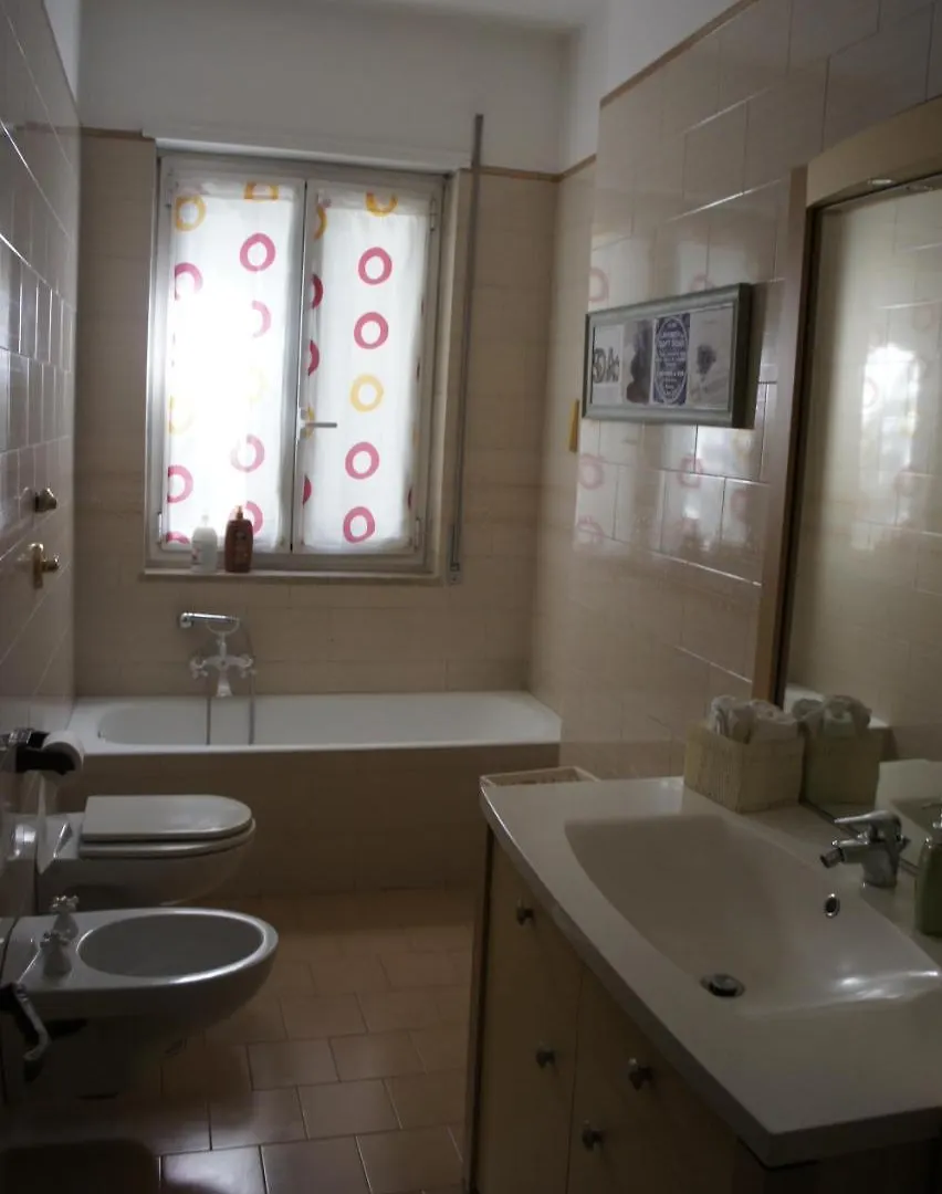 מילאנו Lotus B&B 5*,